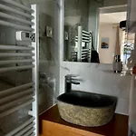 L'hôtel De La 2*