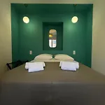 فندق L'hotel De La 2*