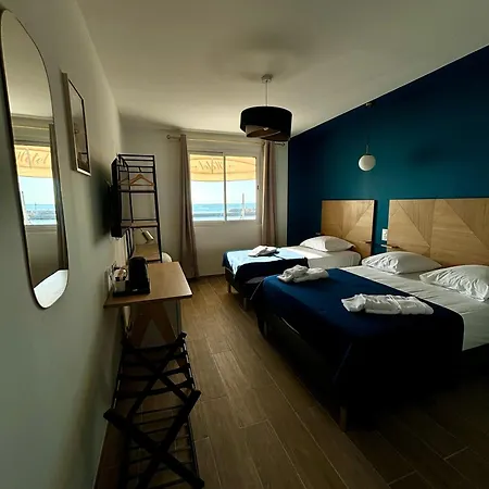 L'hotel De La ホテル 2*