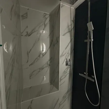 L'hotel De La Hotell 2*