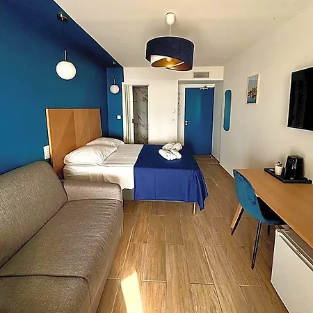 L'hotel De La Hotel 2*