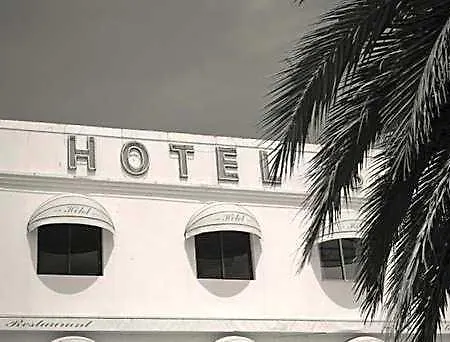 L'hotel De La 2*