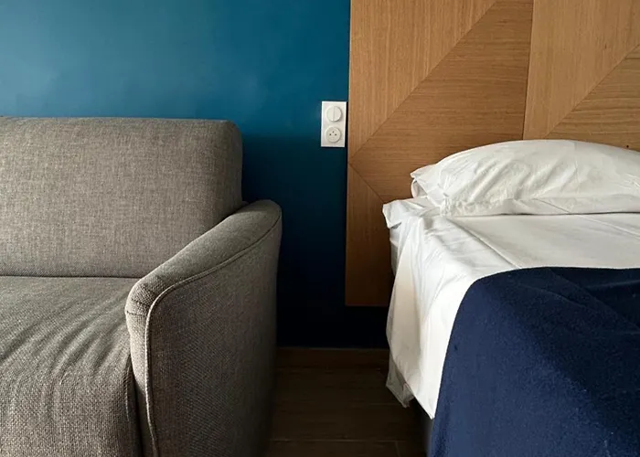 מלון L'hotel De La 2*