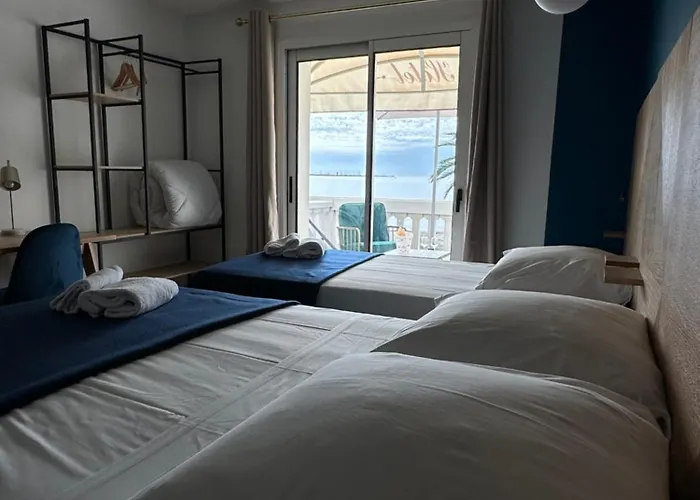 מלון L'hotel De La 2*