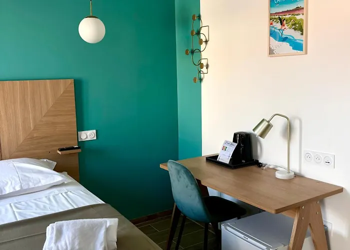L'hotel De La מלון 2*